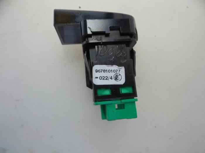 Central locking switch from a Citroën C4 Picasso (3D/3E) 1.6 e-HDi 115 2014