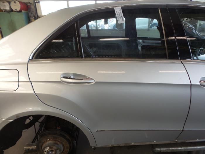 Begagnade Bakdörr, 4-dörrars, höger Mercedes E (W212) E-350 CDI V6 24V BlueEfficiency Pris € 175,00 Marginaltabell erbjuds av Autobedrijf Broekhuis B.V.