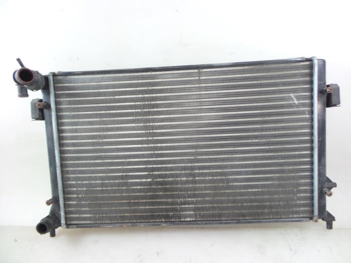 Usagé Radiateur Volkswagen Passat (3C2) 2.0 FSI 16V Prix € 25,00 Règlement à la marge proposé par Autobedrijf Broekhuis B.V.
