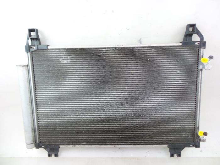 Usagé Radiateur clim Toyota Verso S 1.33 16V Dual VVT-I Prix € 50,00 Règlement à la marge proposé par Autobedrijf Broekhuis B.V.