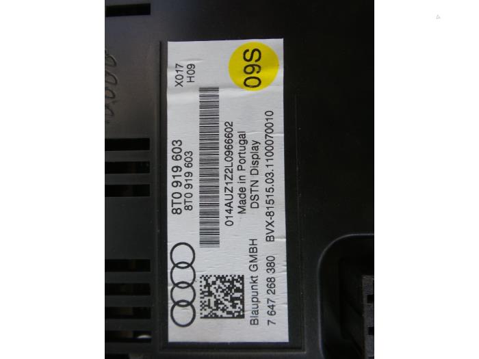 Display unité de contrôle multi media d'un Audi A5 Sportback Quattro (B8H/B8S) 2.0 TDI 16V 2011
