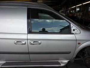 Używane Drzwi prawe przednie wersja 4-drzwiowa Chrysler Voyager/Grand Voyager (RG) 2.8 CRD 16V Autom. Cena € 50,00 Procedura marży oferowane przez Autobedrijf Broekhuis B.V.