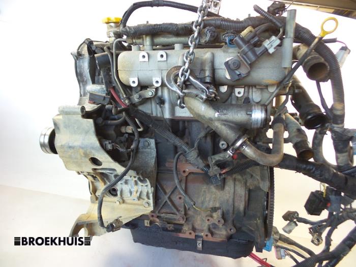 Engine from a Chrysler Voyager/Grand Voyager (RG) 2.8 CRD 16V Autom. 2004