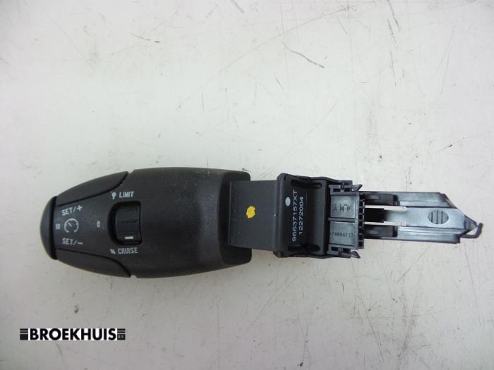 Cruise control switch Peugeot 208 I 1.6 eHDi FAP 96637157XT