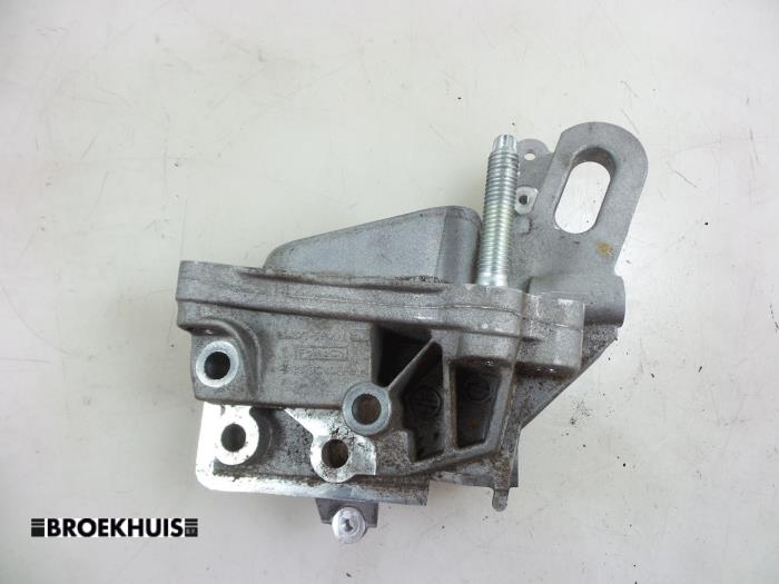 Used Engine mount Ford Kuga II (DM2) 1.5 EcoBoost 16V 120 Price € 30,00 Margin scheme offered by Autobedrijf Broekhuis B.V.