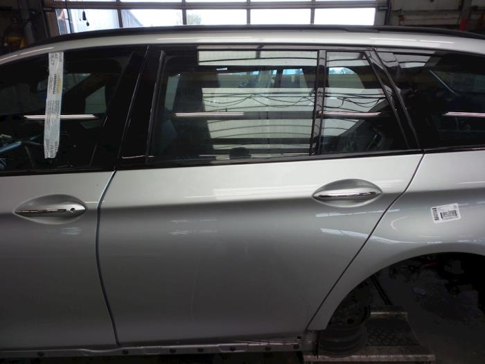 Portière 4portes arrière gauche d'un BMW 5 serie Touring (F11) 520d 16V 2016