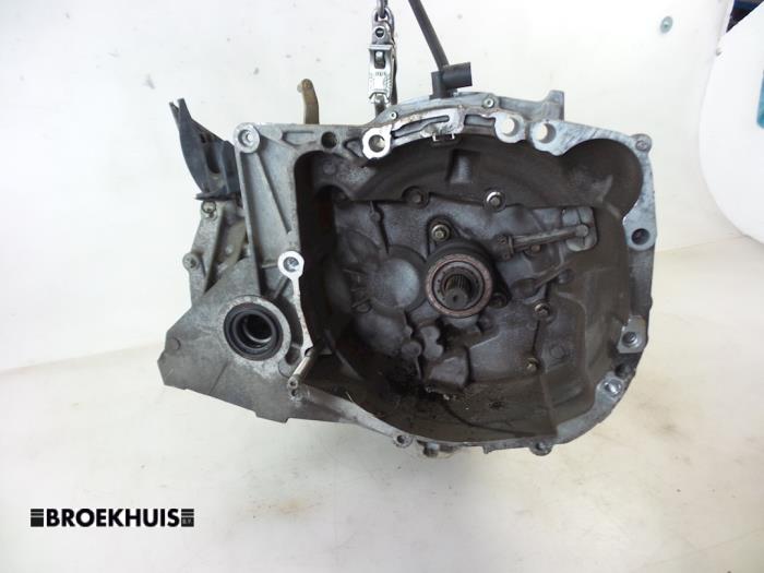 Usagé Boîte de vitesse Renault Clio III (BR/CR) 1.2 16V 75 Prix € 100,00 Règlement à la marge proposé par Autobedrijf Broekhuis B.V.