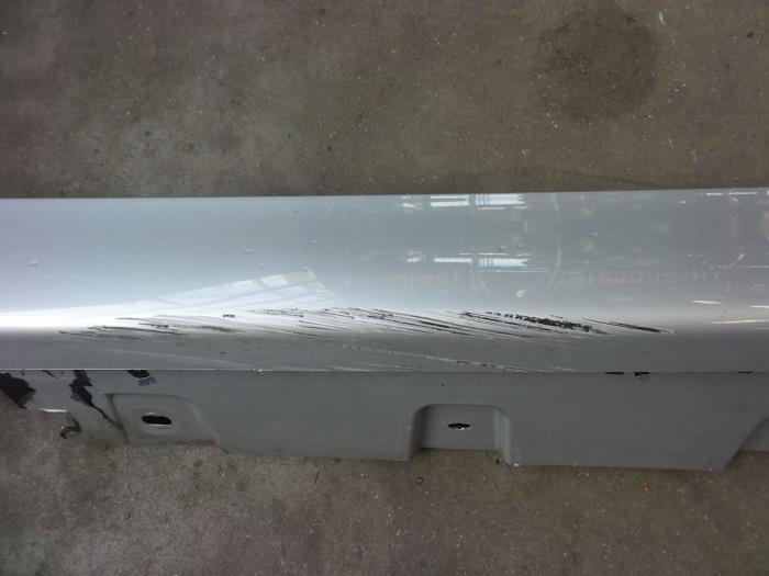 Side skirt, left from a BMW 5 serie Touring (F11) 520d 16V 2016