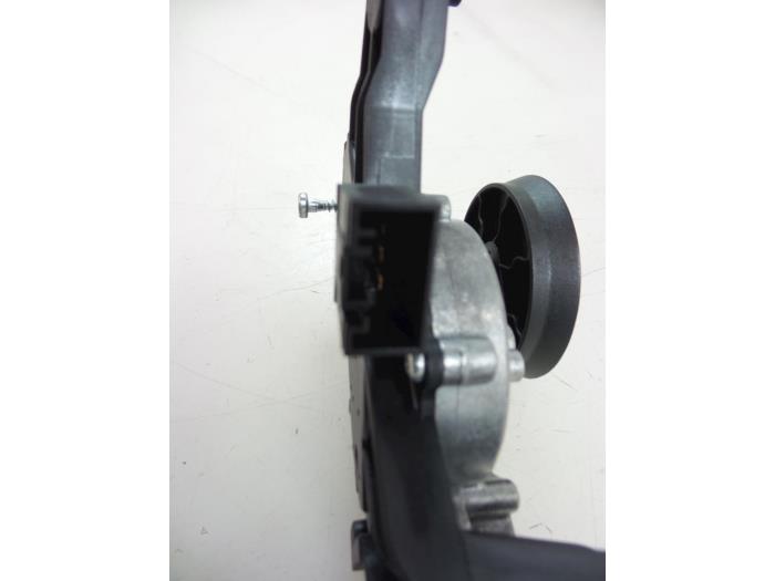 Rear wiper motor from a BMW 5 serie Touring (F11) 520d 16V 2016
