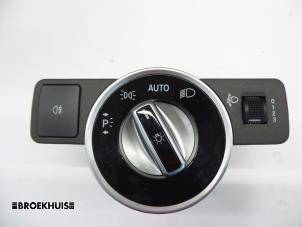 Gebrauchte Licht Schalter Mercedes B (W246,242) 1.6 B-180 BlueEFFICIENCY Turbo 16V Preis € 35,00 Margenregelung angeboten von Autobedrijf Broekhuis B.V.