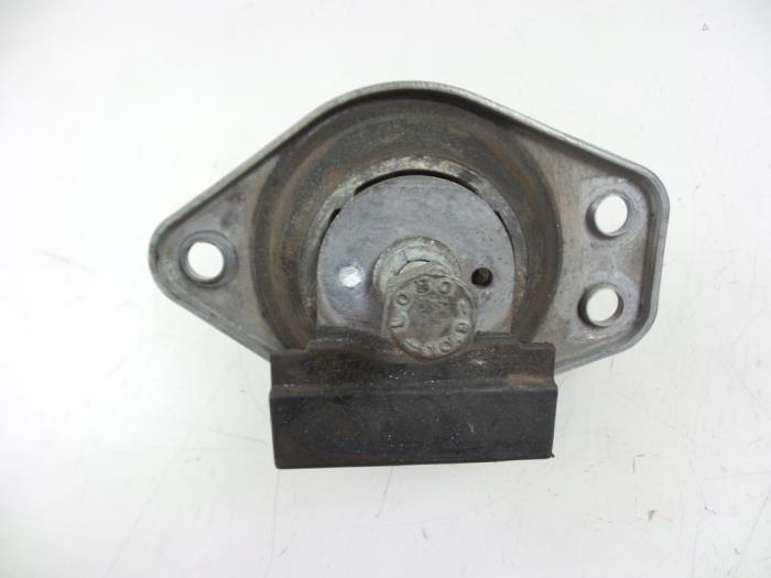 Usagé Support moteur Ferrari 488 GTB 3.9 Turbo V8 32V Prix € 100,00 Règlement à la marge proposé par Autobedrijf Broekhuis B.V.
