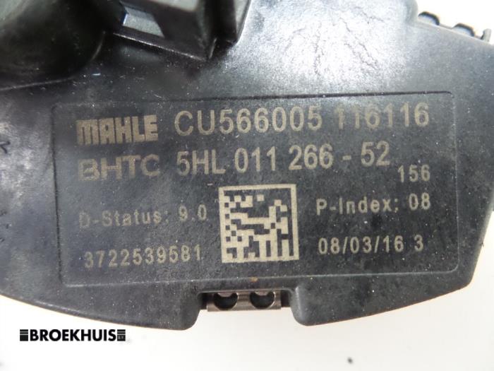 Heater resistor from a Mercedes-Benz V (447.8) 2.1 250 BlueTEC, 250 d 16V 4-Matic 2016