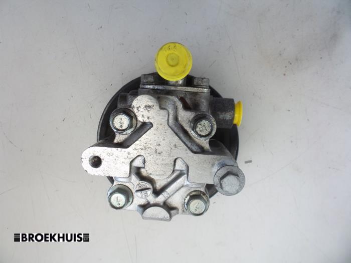 Usagé Pompe de direction Renault Master III (FV) 2.3 dCi 100 16V FWD Prix € 95,00 Règlement à la marge proposé par Autobedrijf Broekhuis B.V.
