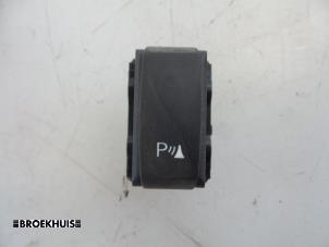 Used PDC switch Renault Master IV (FV) 2.3 dCi 100 16V FWD Price € 12,10 Inclusive VAT offered by Autobedrijf Broekhuis B.V.