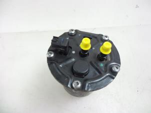 Used Fuel filter housing Renault Captur (2R) 1.5 Energy dCi 90 FAP Price € 60,00 Margin scheme offered by Autobedrijf Broekhuis B.V.