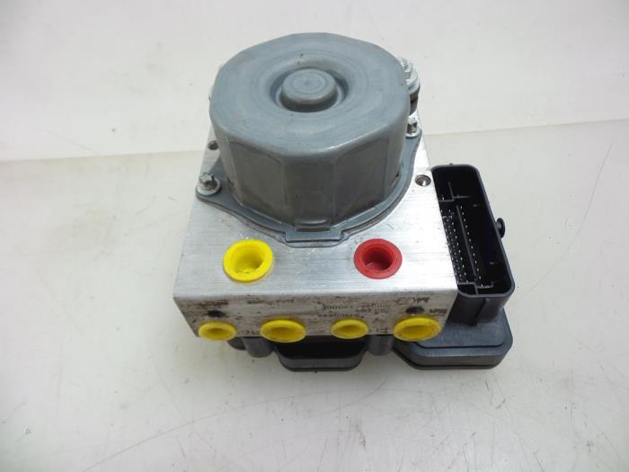 Usagé Pompe ABS Fiat Panda (312) 0.9 TwinAir 60 Prix € 100,00 Règlement à la marge proposé par Autobedrijf Broekhuis B.V.