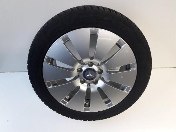 Set of wheels + winter tyres from a Mercedes-Benz C Estate (S205) C-350 e 2.0 16V 2015