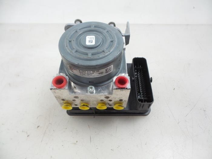Used ABS pump Mercedes C (W205) C-220 2.2 CDI BlueTEC, C-220 d 16V Price € 95,00 Margin scheme offered by Autobedrijf Broekhuis B.V.
