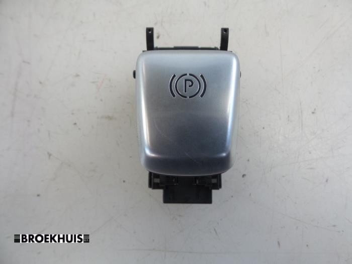 Gebrauchte Handbremse Schalter Mercedes C (W205) C-220 2.2 CDI BlueTEC, C-220 d 16V Preis € 10,00 Margenregelung angeboten von Autobedrijf Broekhuis B.V.