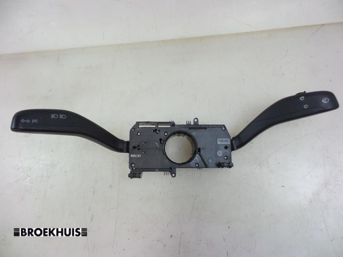 Steering column stalk from a Volkswagen Polo IV (9N1/2/3) 1.2 2007