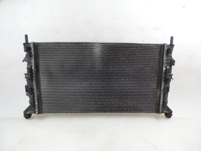 Usagé Radiateur Ford Focus 2 Wagon 1.6 TDCi 16V 110 Prix € 50,00 Règlement à la marge proposé par Autobedrijf Broekhuis B.V.