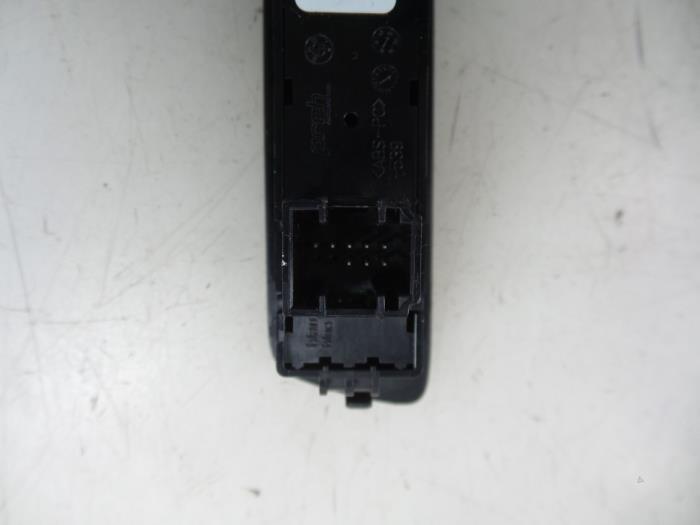 PDC switch from a BMW X5 (F15) xDrive 30d 3.0 24V 2015