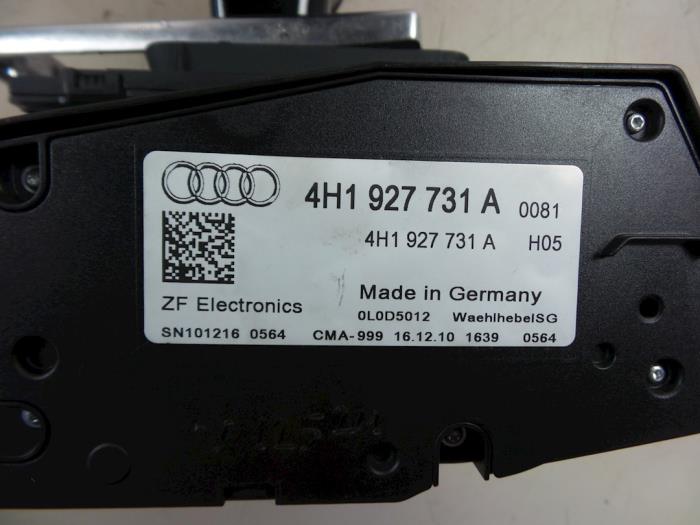 Palanca de cambios de un Audi A8 (D4) 4.2 TDI V8 32V Quattro 2011