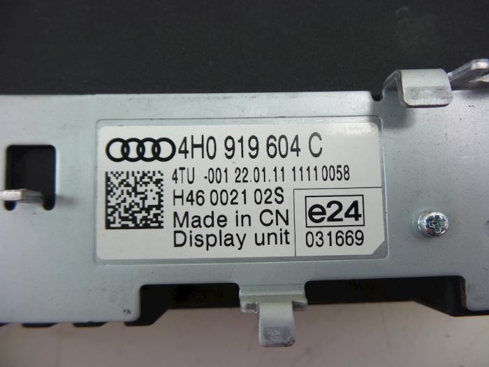 Navigation display from a Audi A8 (D4) 4.2 TDI V8 32V Quattro 2011