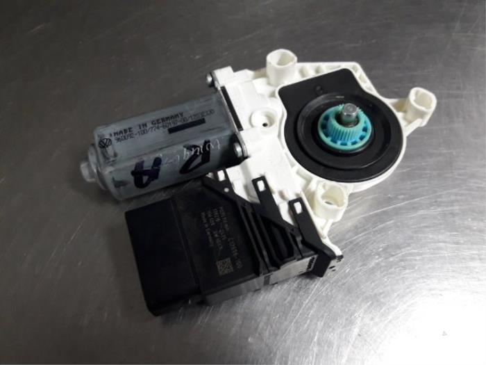 Usados Motor de ventanilla de puerta Volkswagen Golf VI Variant (AJ5/1KA) 1.6 TDI 16V 105 Precio € 35,00 Norma de margen ofrecido por Autobedrijf Broekhuis B.V.