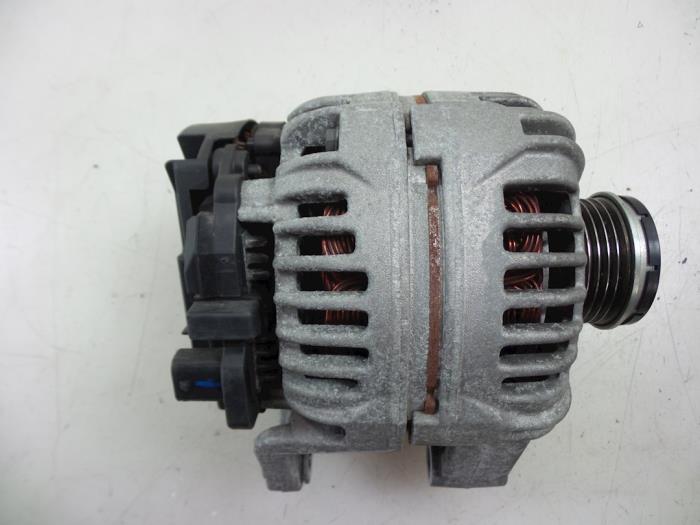 Begagnade Dynamo Opel Corsa D 1.4 16V Twinport Pris € 30,00 Marginaltabell erbjuds av Autobedrijf Broekhuis B.V.
