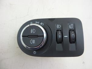 Gebrauchte Licht Schalter Opel Corsa E 1.3 CDTi 16V ecoFLEX Preis € 20,00 Margenregelung angeboten von Autobedrijf Broekhuis B.V.