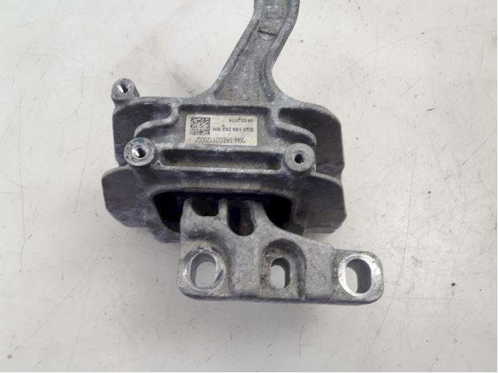 Engine mount from a Seat Leon (5FB) 1.6 TDI Ecomotive 16V 2014
