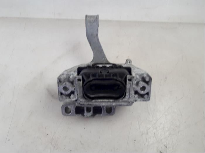 Engine mount from a Seat Leon (5FB) 1.6 TDI Ecomotive 16V 2014