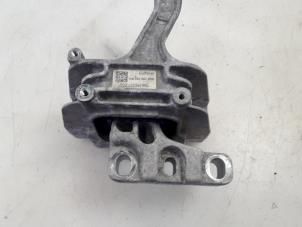 Engine mount from a Seat Leon (5FB) 1.6 TDI Ecomotive 16V 2014