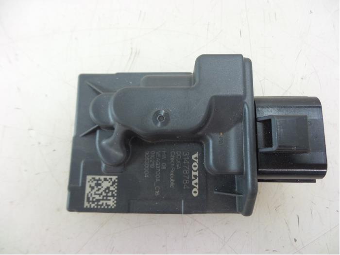 Usagé Module pompe carburant Volvo XC60 II (UZ) 2.0 T5 16V Prix € 75,00 Règlement à la marge proposé par Autobedrijf Broekhuis B.V.