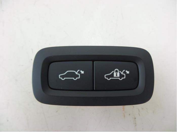 Tailgate switch Volvo XC60 II 2.0 T5 16V 31674801