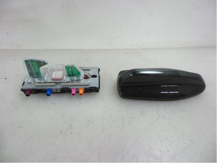 Używane Antena GPS Volvo XC60 II (UZ) 2.0 T5 16V Cena € 50,00 Procedura marży oferowane przez Autobedrijf Broekhuis B.V.