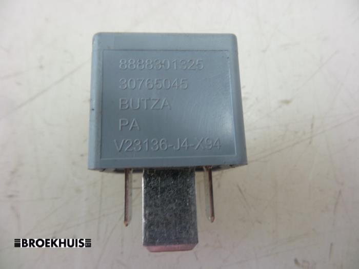 Relay from a Volvo XC60 II (UZ) 2.0 T5 16V 2019