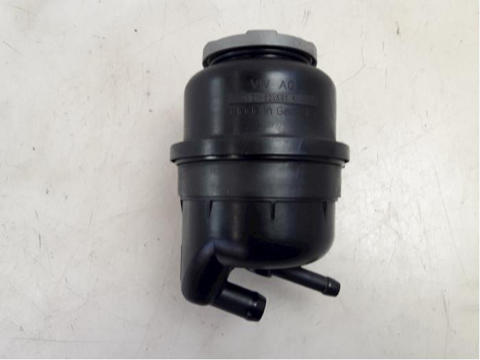 Volkswagen Amarok Power steering fluid reservoirs stock
