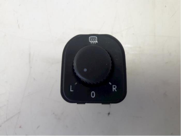 Interruptor de retrovisor de un Volkswagen Amarok 2.0 BiTDI 16V 180 4Motion 2012