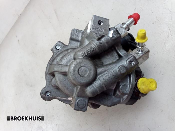 Mechanical fuel pump from a Ford Transit Connect (PJ2) 1.5 TDCi 2017