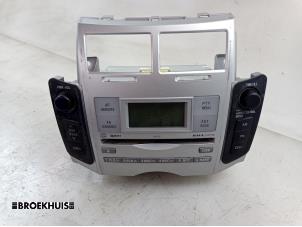 Usagé Radio/Lecteur CD Toyota Yaris II (P9) 1.3 16V VVT-i Prix € 50,00 Règlement à la marge proposé par Autobedrijf Broekhuis B.V.