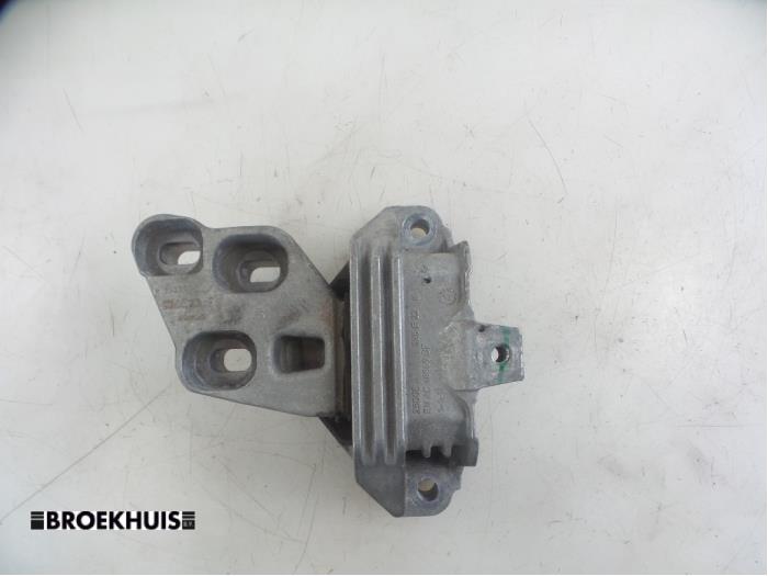 Usagé Support moteur Mercedes A (W176) 1.8 A-200 CDI 16V Prix € 25,00 Règlement à la marge proposé par Autobedrijf Broekhuis B.V.