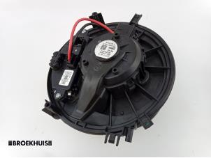 Usados Motor de ventilador de calefactor Audi A3 Sportback (8VA/8VF) 1.0 TFSI 12V Precio € 40,00 Norma de margen ofrecido por Autobedrijf Broekhuis B.V.