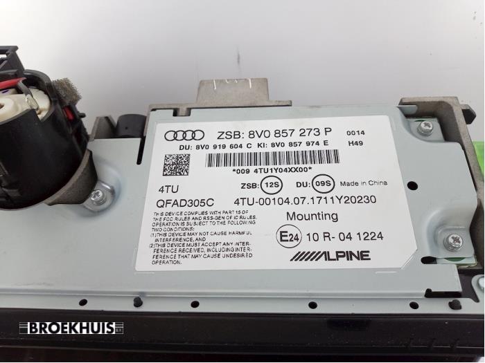 Display Multi Media control unit from a Audi A3 Sportback (8VA/8VF) 1.0 TFSI 12V 2017