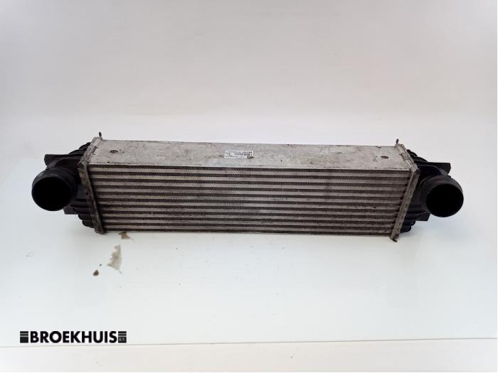Intercooler from a BMW 5 serie (F10) 530d 24V 2010