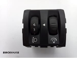 Used AIH headlight switch Renault Zoé (AG) 65kW Price € 15,00 Margin scheme offered by Autobedrijf Broekhuis B.V.