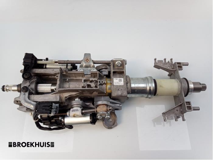 Steering column from a BMW 5 serie (F10) 530d 24V 2010