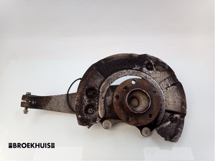 Knuckle, front right from a BMW 5 serie (F10) 530d 24V 2010
