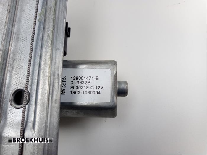 Window mechanism 4-door, front right from a Renault Clio IV (5R) 0.9 Energy TCE 90 12V 2019